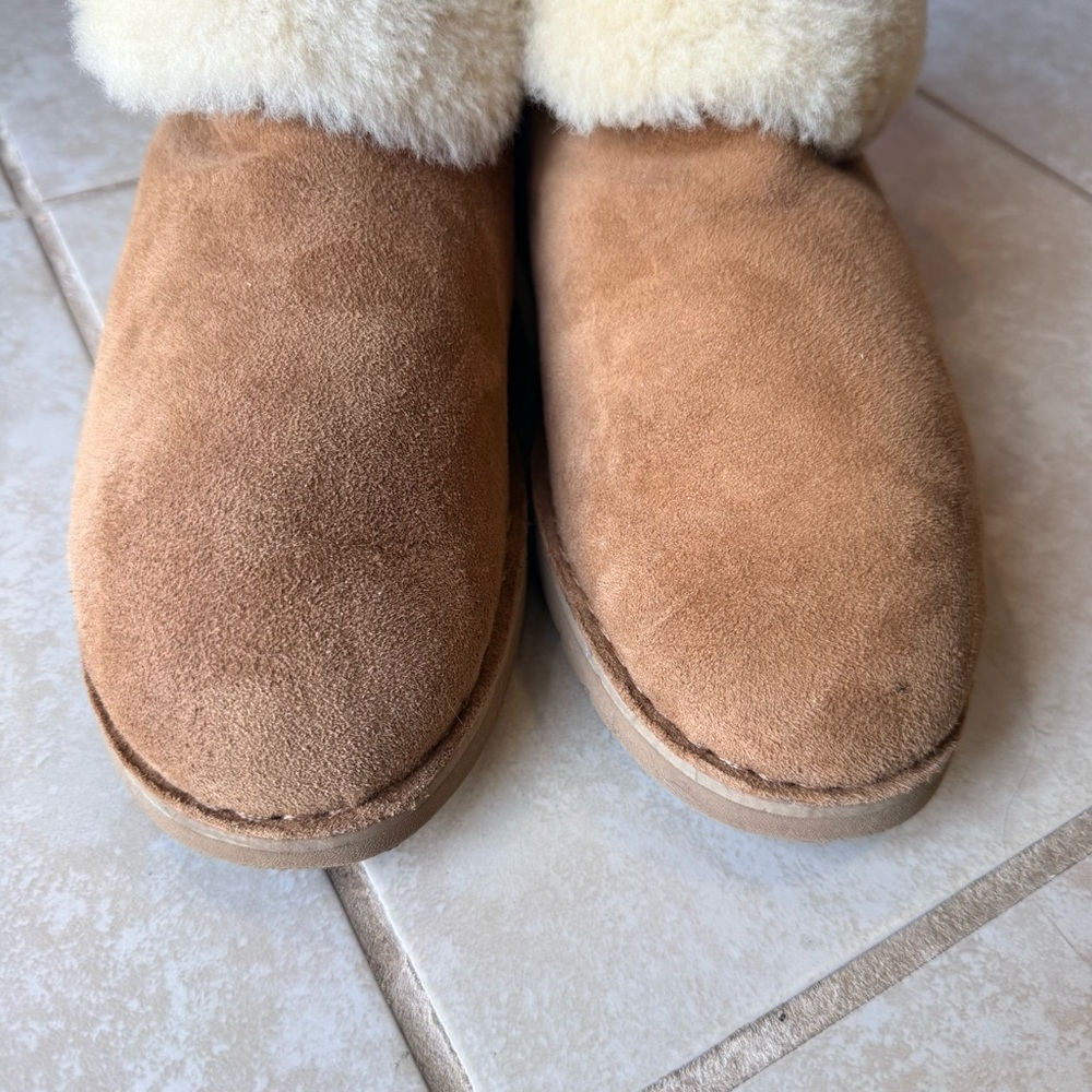 UGG McKay Classic Ankle Chelsea Bootie size 10.5 Suede Shearling Soft Cozy Comfy - Picture 3 of 12